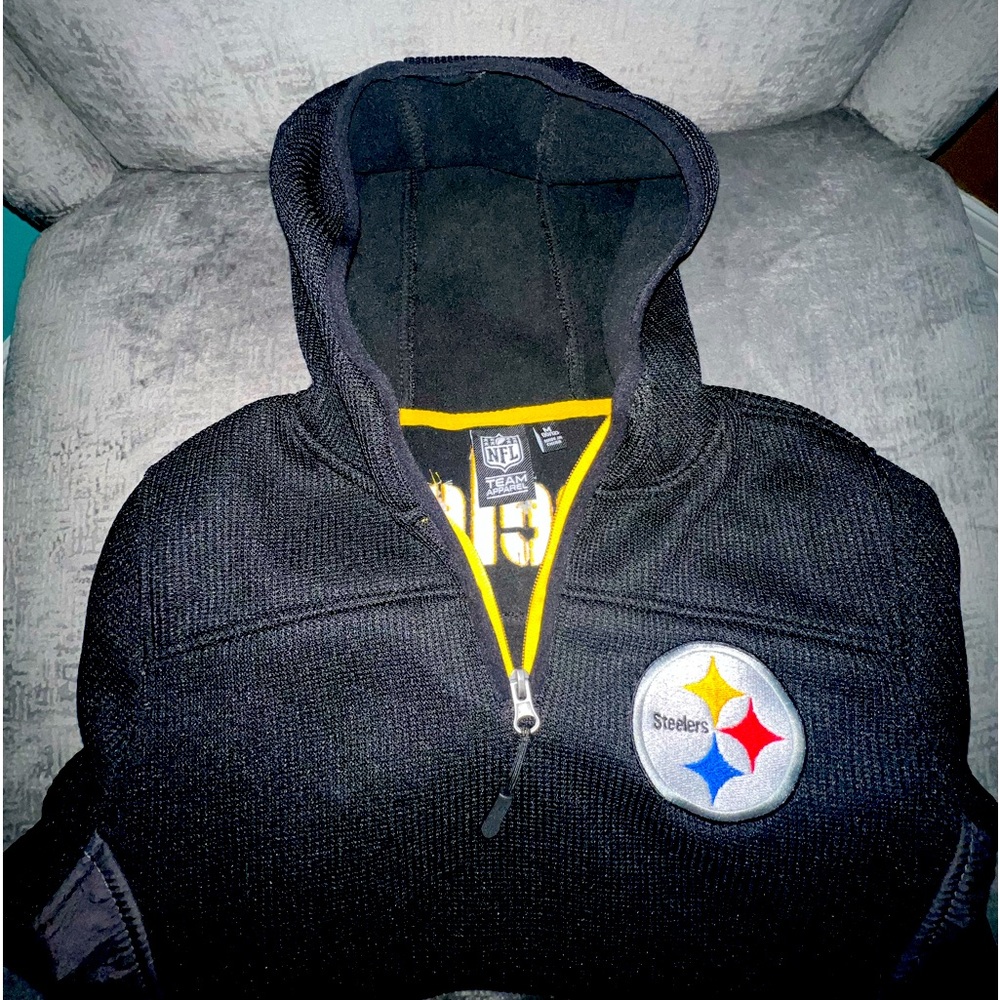 Pittsburg Steelers youth, NFL team hoodie jacket. Size 10-12.